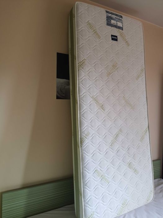 Продавам употребяван двулицев матрак Magniflex 90/200 см.