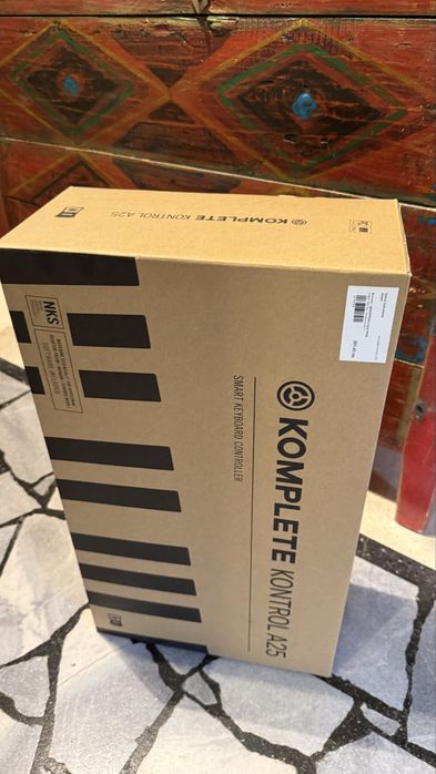 Native Instruments Komplete Kontrol A25 – Миди клавиатура