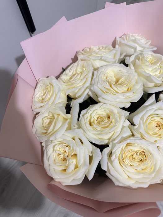 Красивые 15  Бело желтоватые  розы !