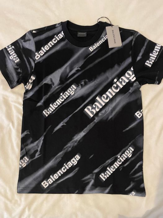 Мъжка тениска Balenciaga.Налични размери S,M,L,2Xl