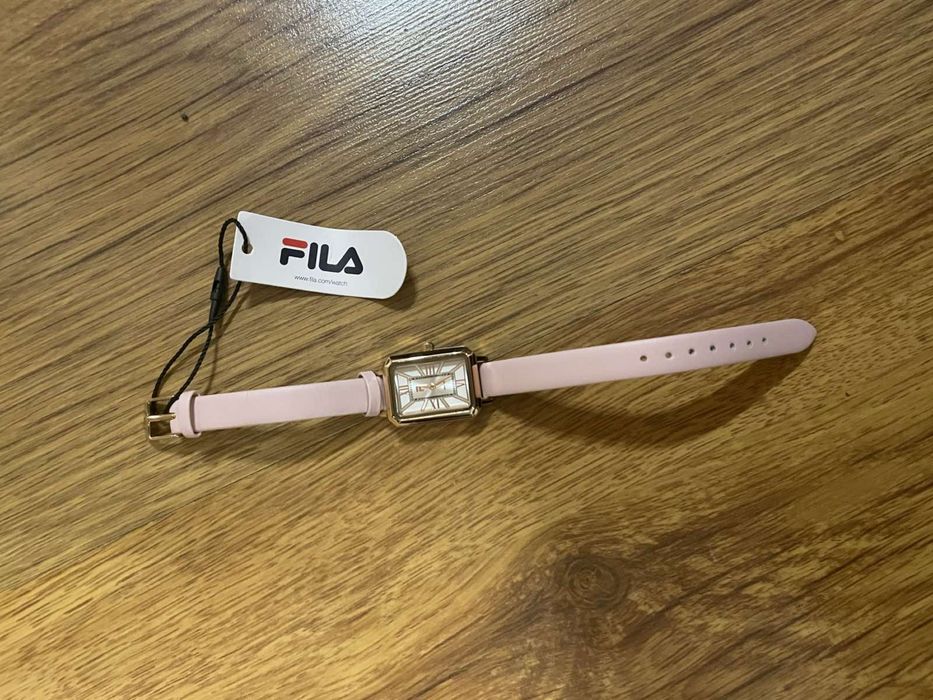 Елегантен ръчен дамски часовник Fila