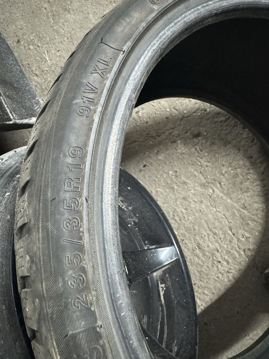 Гуми 235/35/19 всесезонни