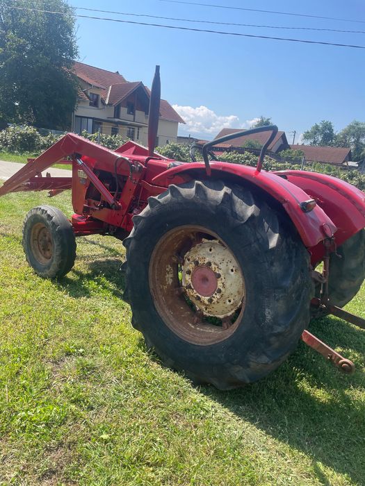 Tractor international 523 cu incarcator frontal