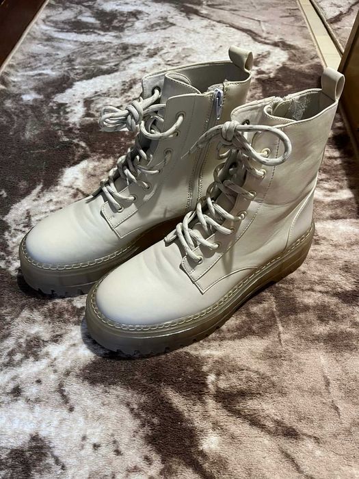 Чисто нови боти Bershka.