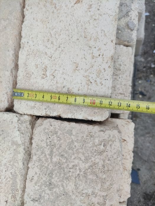 Леки Перлитени Огнеупорни ТухлиЛеки Перлитени Огнеупорни Тухли
​Налични около 100-120 броя леки перлитени тухли за термоизолация. Те са изключително л