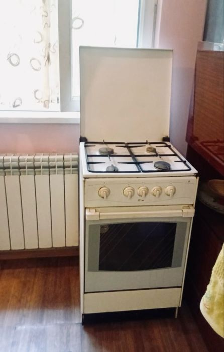 Продаю газовую плиту Дарина