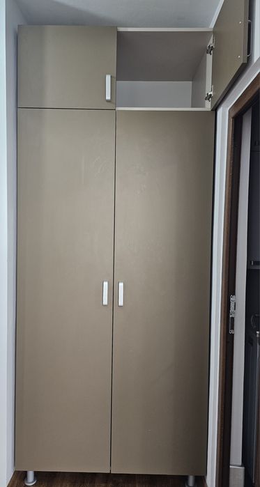 Vând dulap depozitare