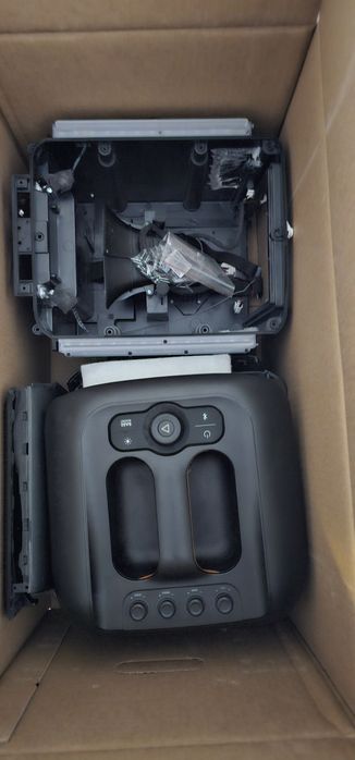 JBL Partybox Encore- тонколона на части, микрофон