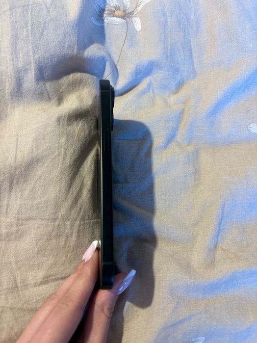 Продавам iPhone 15
