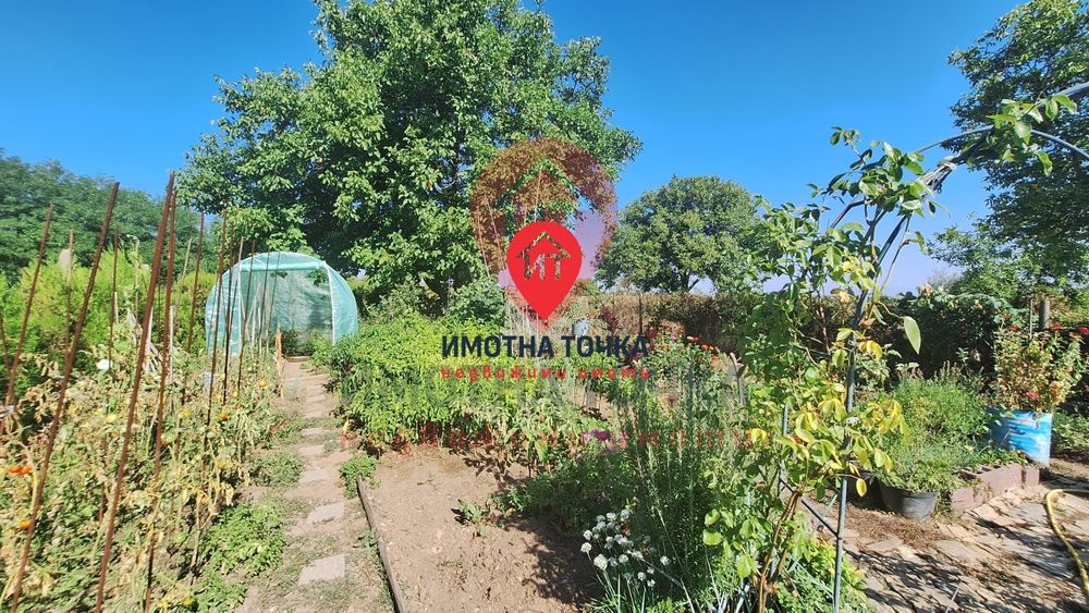 Масивна къща в Долнослав