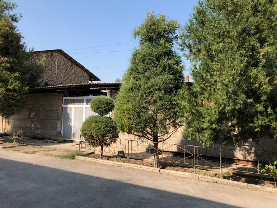 Qum-Ariq maxalla 8 sotix uchastka uchun yer sotiladi