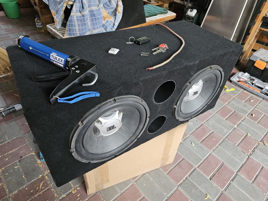 Продам JBL сабвуфер