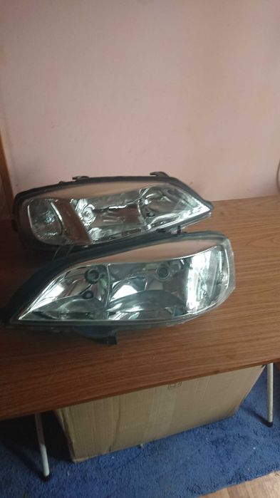 Faruri opel astra