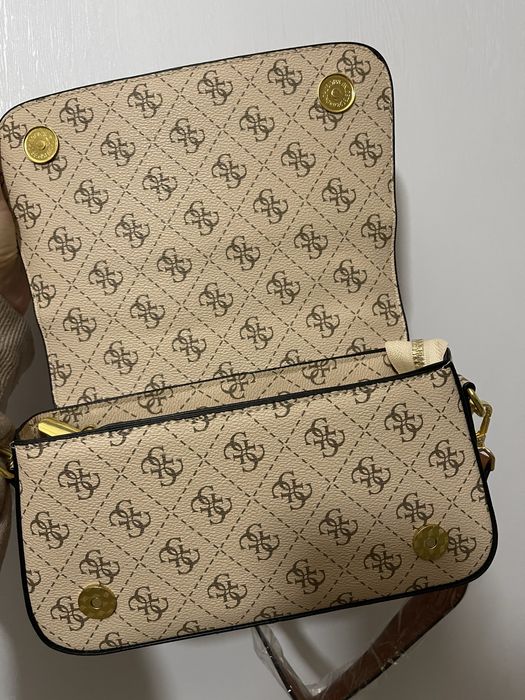 **НОВИ** Чанти Guess в 2 различни цвята с регулируеми дръжки