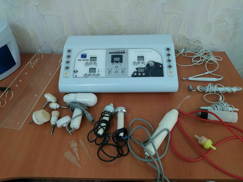 kosmetologiya uchun aparat 8 v 1  kombayn RU-8208