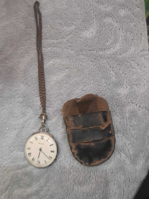 Продавам джобен часовник на марка ракета