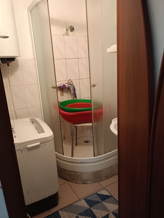 Үйде 2 бөлмелі үй сатылады.