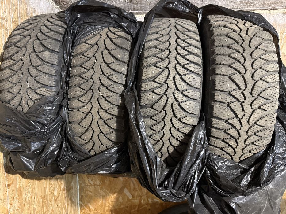 Продам зимнюю шипованную резину R15