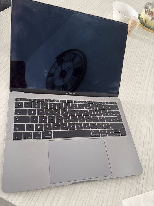 MacBook 13 Pro - i5, 8gb RAM, 256 GB SSD