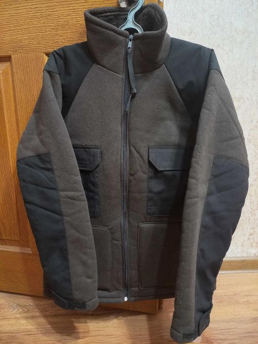 Пподается толстовка мужская на молнии