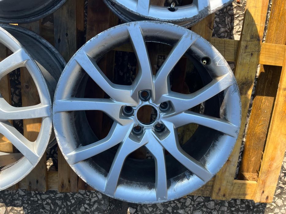 Оригинални джанти 18 Audi A4 A5 A6 8t0601025E 8.5j et29 ном 156 за боя