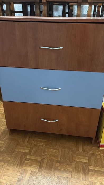 Комод с выдвижными ящиками