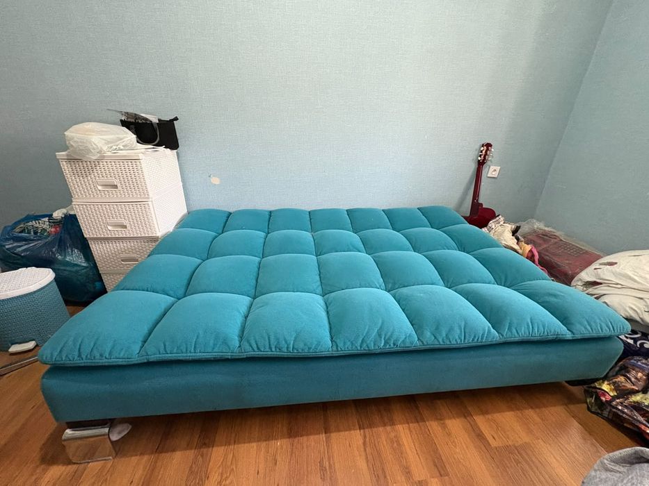 срочно продаётся диван