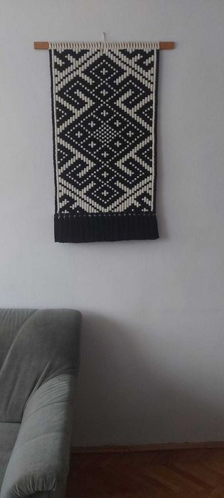 Decoratiune macrame pentru perete, motiv traditional romanesc