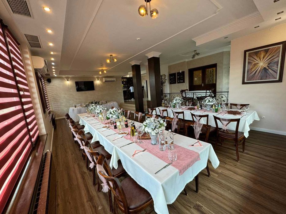 ХОТЕЛ с РЗП 1300 кв.м., работещ, град Карлово