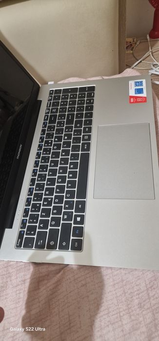 Laptop  thomson 17 inch windows 11 instalat