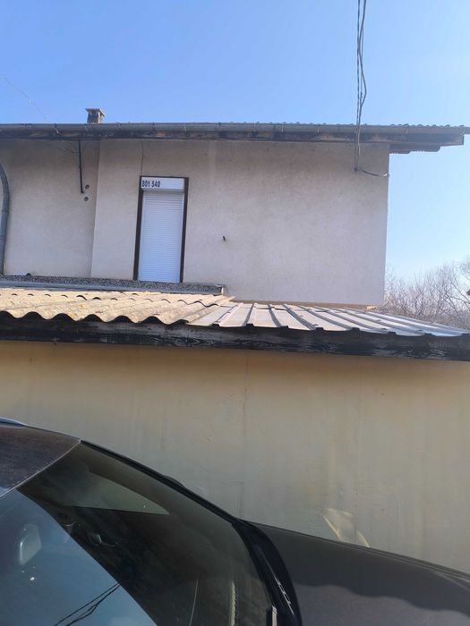 Инвестиция! 1/2 идеална част от къща + постройка в Бохот