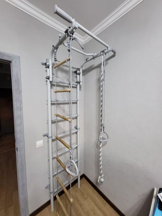 Продаю детский спортивный комплекс (шведская стенка)