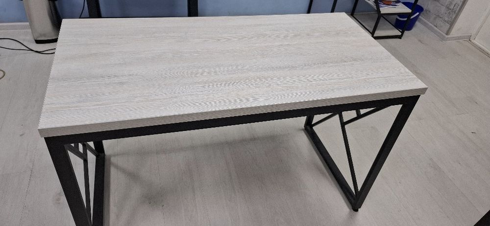 Loft stol ofis uchun