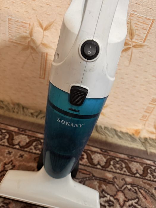 Продам вертикальный пылесос