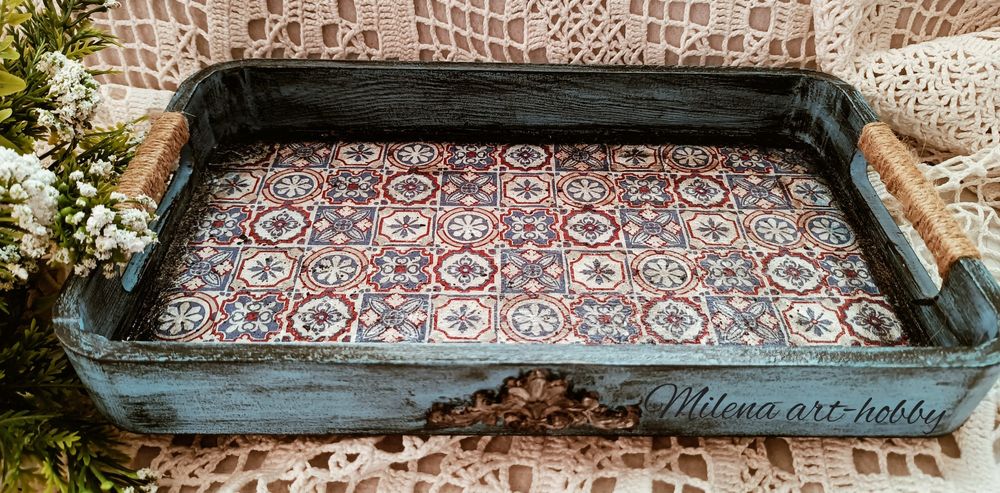 Поднос с техника декупаж