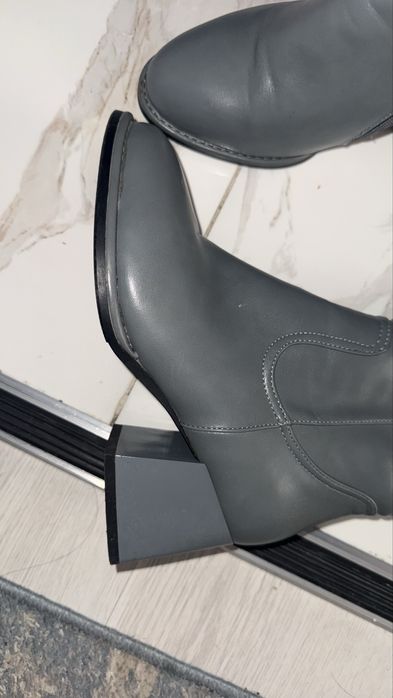 Продам сапожки новые