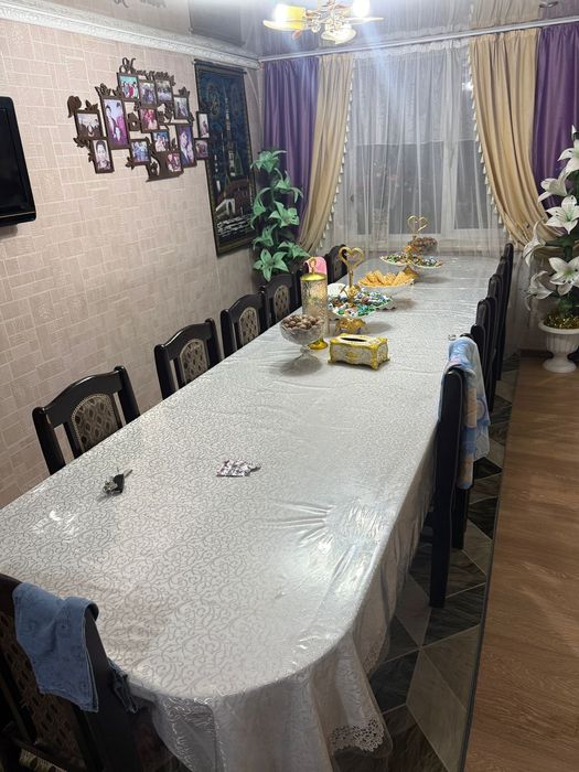 Стол со стульями