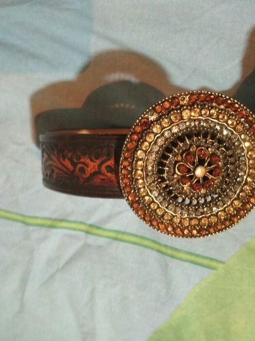 Ремень кожанный, стильный и красивый