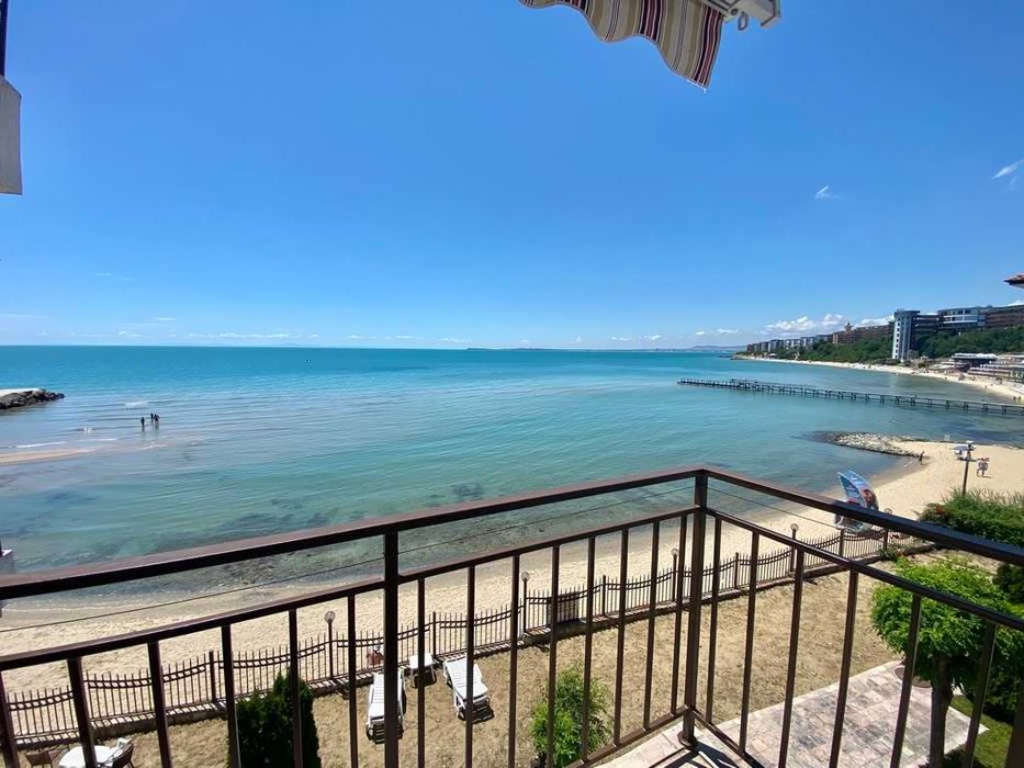 Двустаен апартамент с фронтална гледка море, Първа линия