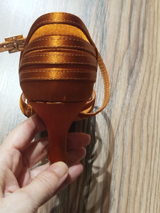 Обувки за латино танци