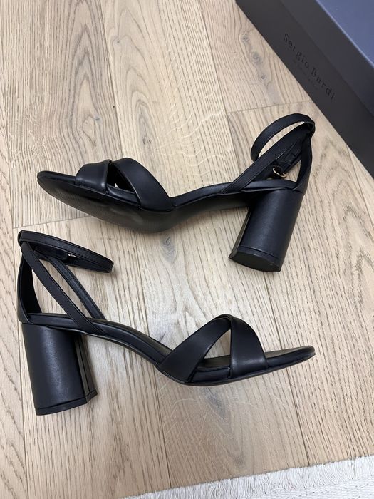Sandale negre de piele Sergio Bardi
