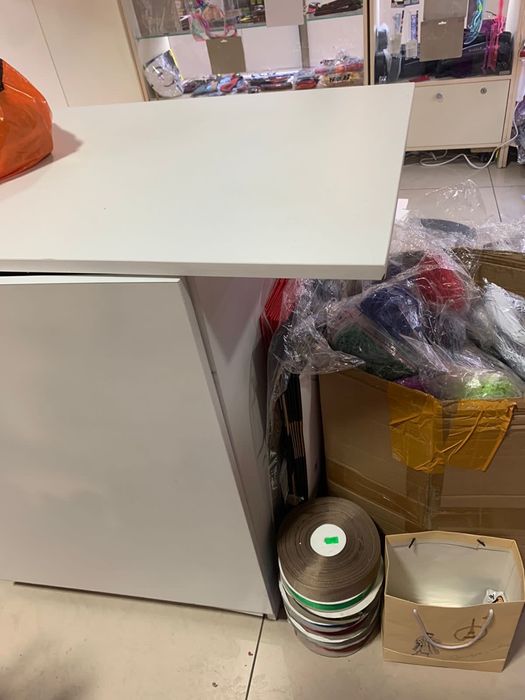 Тумбочка стол для офиса дома