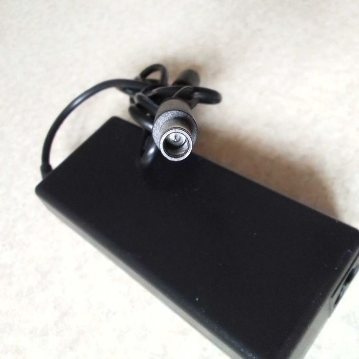 HP Compaq + колонки. Блок питания для ноутбука HP.