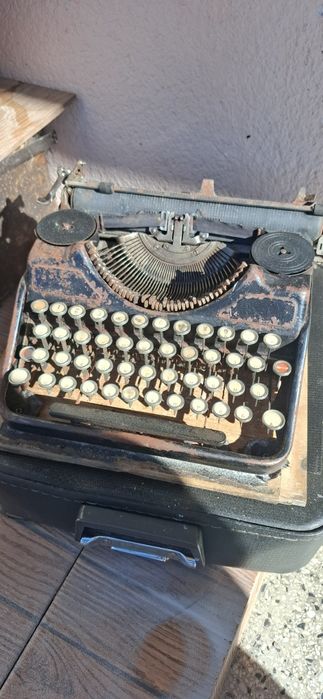 Стара пишеща машина Continental