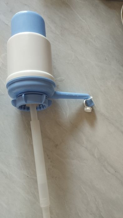 Диспенсер, механическая помпа для воды. Насос