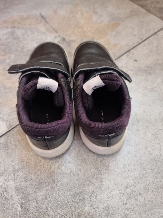 Продавам детски маратонки и пантофи