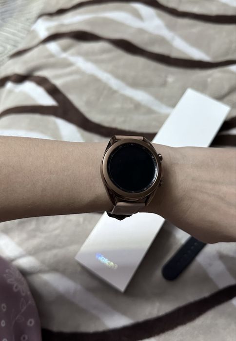 Смарт-часы Samsung Galaxy Watch 3 41мм в бронзовом цвете.