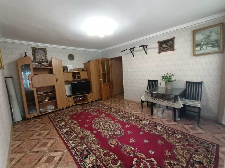 Продам пол дома с гаражом, сараем