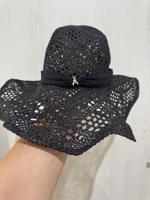 Нова плетена капела Patrizia Pepe