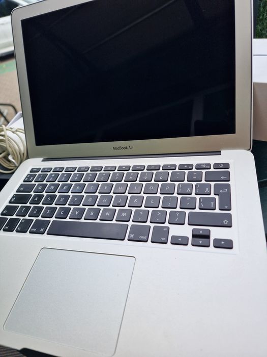 Macbook Air 13inch 256GB FullBox 30 cicluri